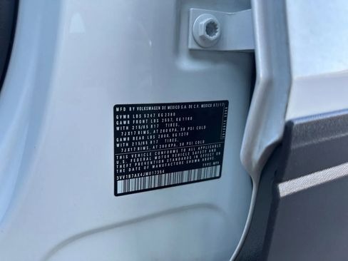 Used 2018 Volkswagen Tiguan S image 24