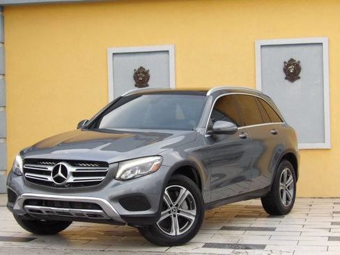 Used 2019 Mercedes-Benz GLC 350e 4MATIC image 2