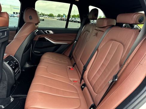 Used 2021 BMW X5 xDrive40i w/ M Sport Package AWD/4WD image 23