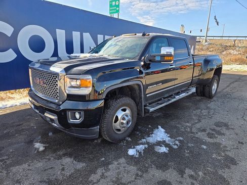 Used 2015 GMC Sierra 3500 Denali image 3