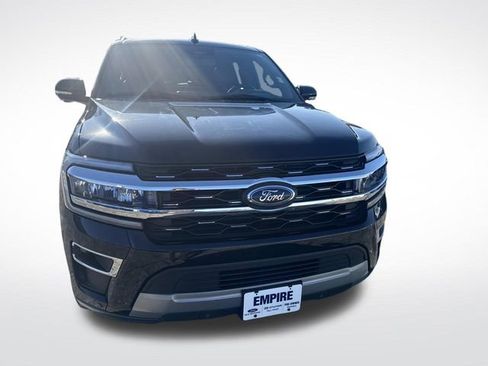 Used 2024 Ford Expedition Limited image 11