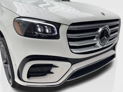 Used 2025 Mercedes-Benz GLS 450 4MATIC w/ AMG Line Exterior image 3