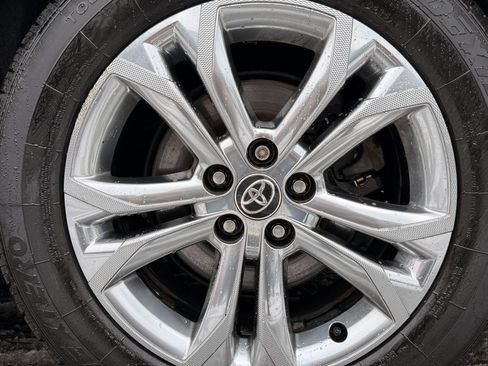 Used 2022 Toyota Sienna Platinum image 9