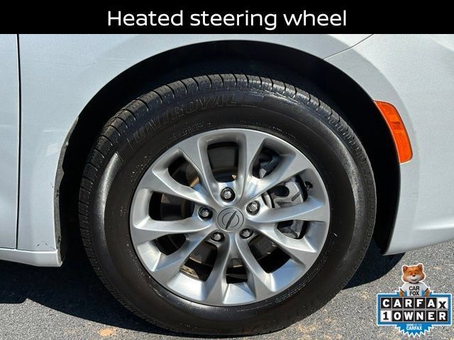 Used 2023 Chrysler Pacifica Touring-L AWD/4WD image 32