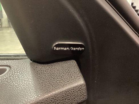 Used 2019 Chrysler 300 Limited w/ Safetytec Plus Group image 15