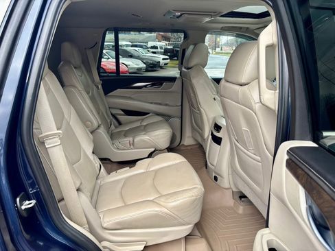 Used 2018 Cadillac Escalade Premium Luxury image 15