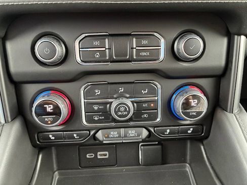 Used 2022 Chevrolet Tahoe LT w/ LT Signature Plus Package image 23