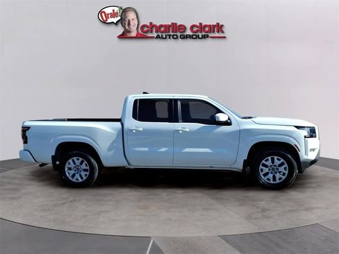 Used 2022 Nissan Frontier SV w/ Technology Package image 6