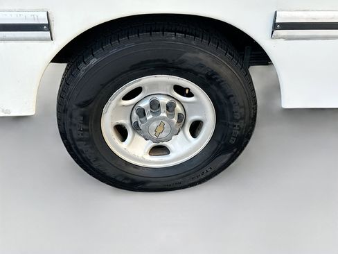 Used 2017 Chevrolet Express 3500 image 11