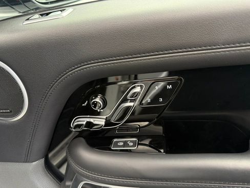 Used 2020 Land Rover Range Rover HSE image 32