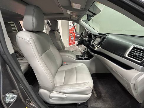 Used 2015 Toyota Highlander XLE AWD/4WD image 46