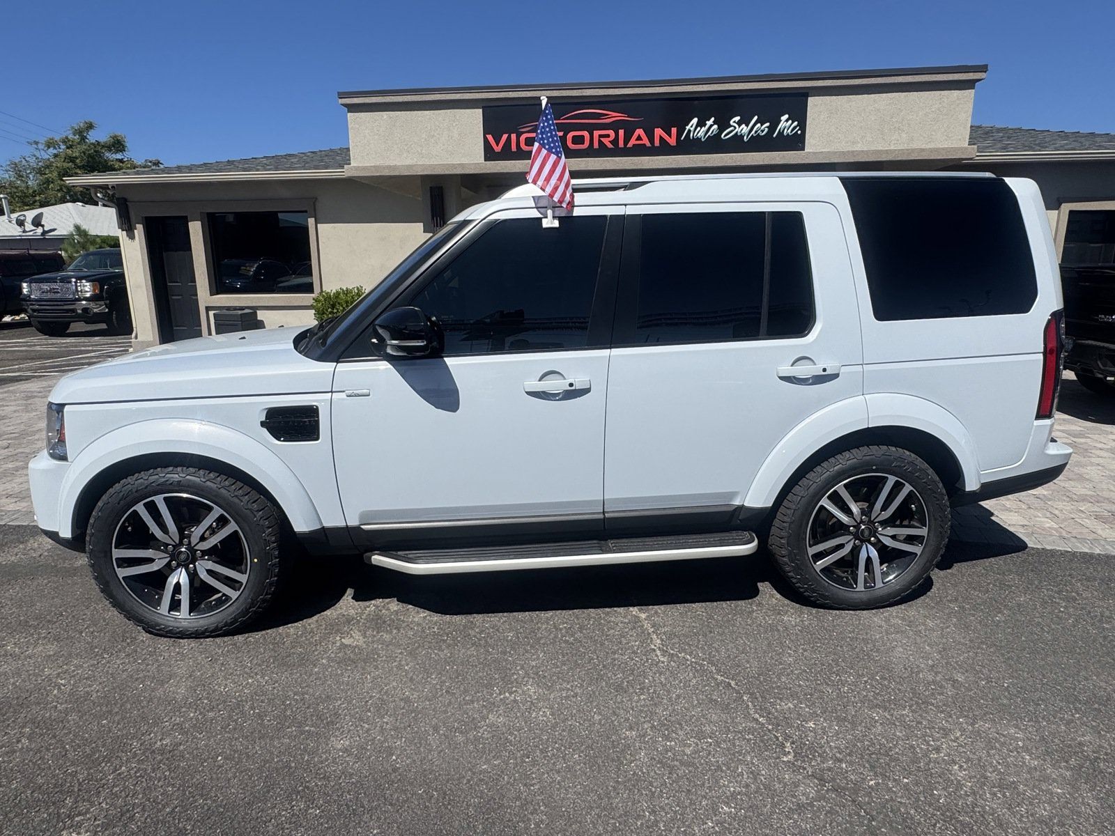 Used 2016 Land Rover LR4 HSE LUX AWD/4WD image 2