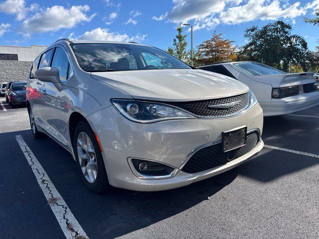 Used 2017 Chrysler Pacifica Touring-L Plus w/ Advanced Safetytec Group FWD image 6