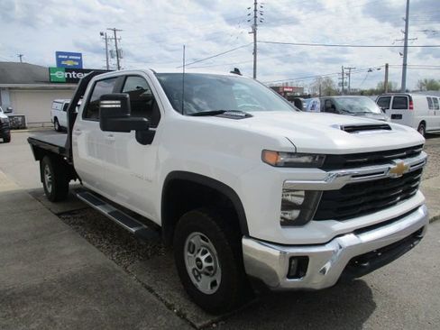 Used 2024 Chevrolet Silverado 2500 LT w/ Convenience Package image 3