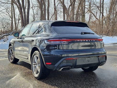 Certified 2025 Porsche Macan image 3