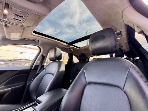 Used 2020 Jaguar F-PACE Premium image 13