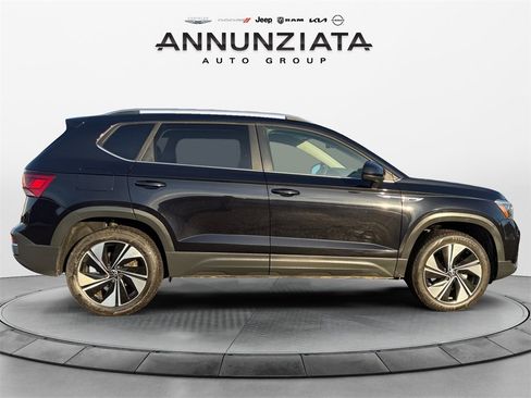 Used 2024 Volkswagen Taos SE image 6