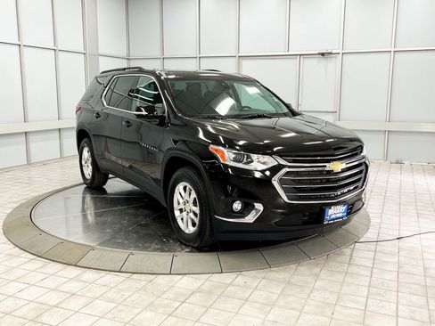 Used 2020 Chevrolet Traverse LT image 2