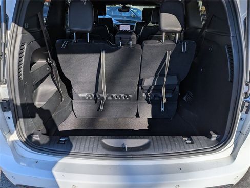 Used 2022 Chrysler Pacifica Touring-L w/ S Appearance Package image 5