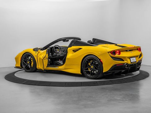 Certified 2021 Ferrari F8 Tributo RWD image 2