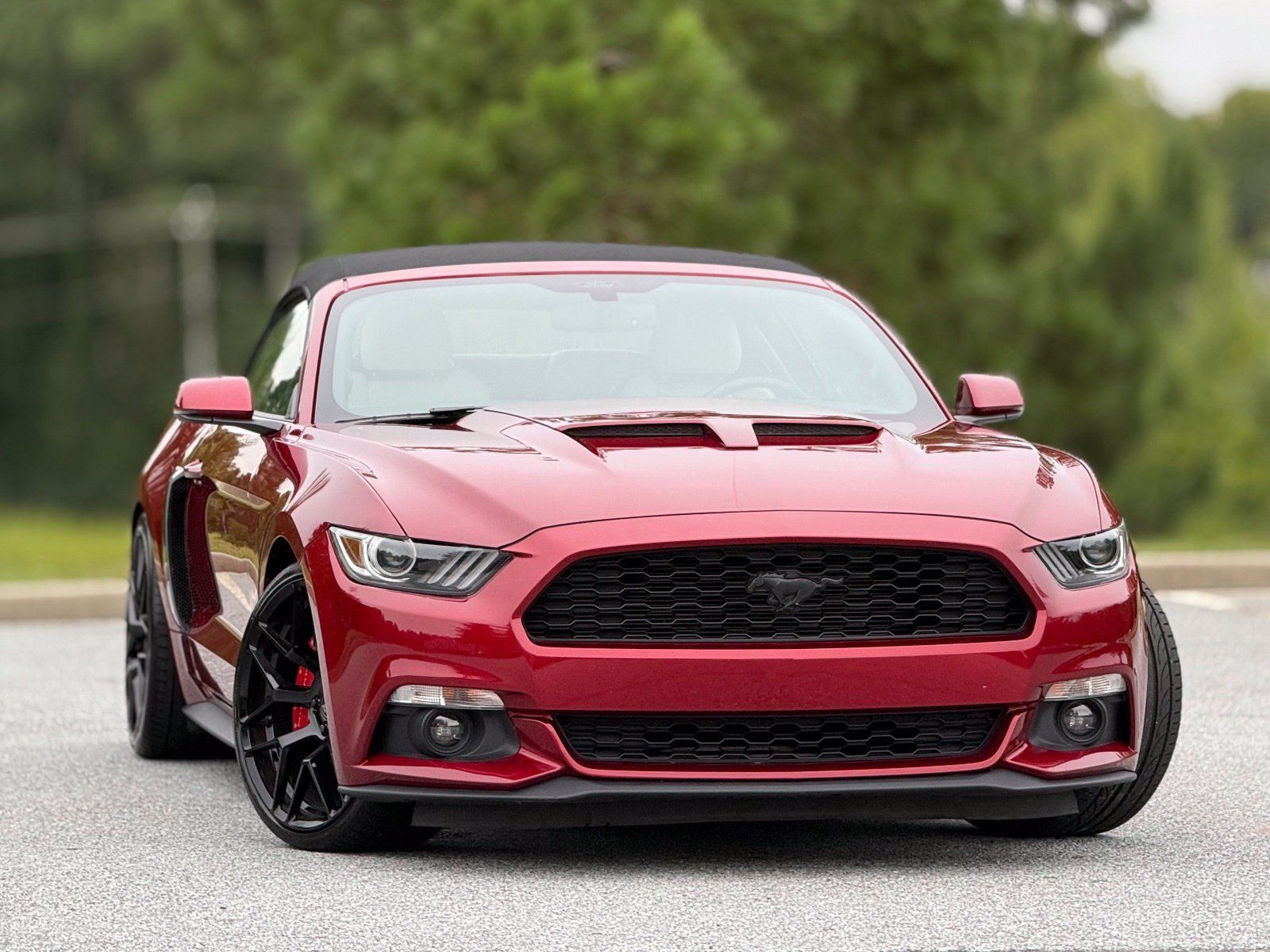 Used 2017 Ford Mustang Premium RWD image 4