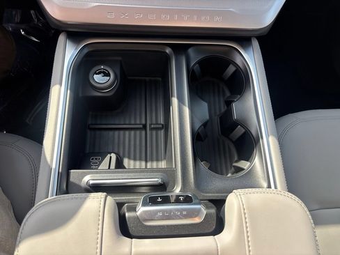 New 2027 Ford Expedition Active RWD image 31