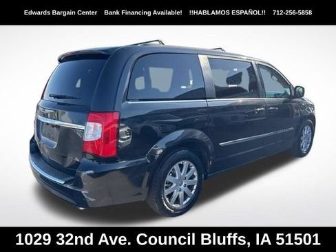 Used 2015 Chrysler Town & Country Touring FWD image 5