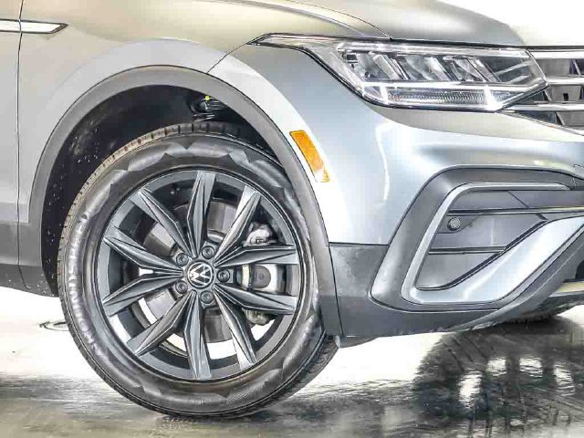 Used 2024 Volkswagen Tiguan SE FWD image 4