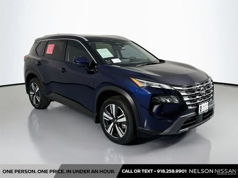 Certified 2025 Nissan Rogue SL w/ Tech Package AWD/4WD image 3
