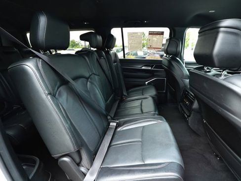 Used 2023 Jeep Wagoneer L Series II AWD/4WD image 31