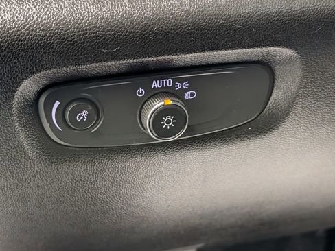 Used 2023 Chevrolet Traverse LT w/ LT Premium Package image 19