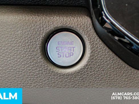 Used 2025 Kia Carnival FWD image 29