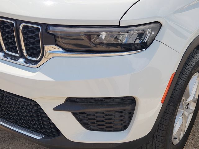 Used 2025 Jeep Grand Cherokee Laredo X w/ Luxury Tech Group I RWD image 8