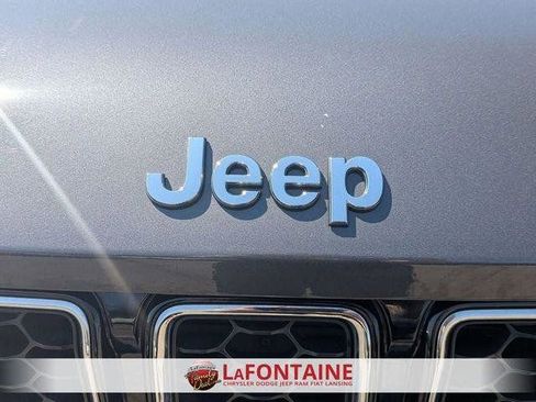 Certified 2022 Jeep Grand Cherokee Overland AWD/4WD image 9