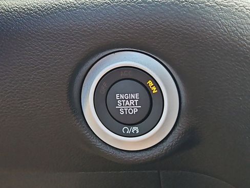 New 2027 Chrysler Pacifica Select FWD image 27