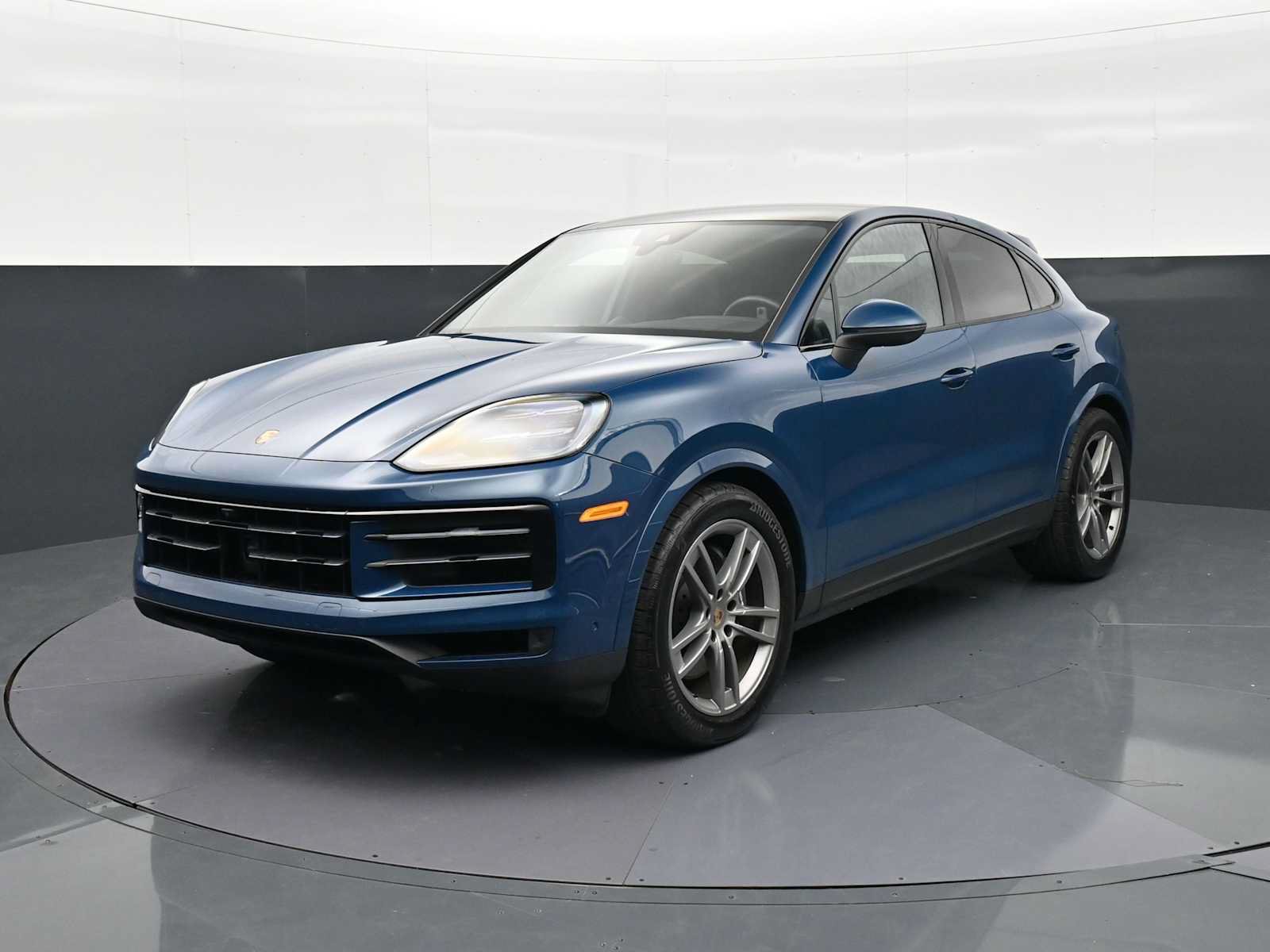 Certified 2025 Porsche Cayenne Coupe AWD/4WD image 1