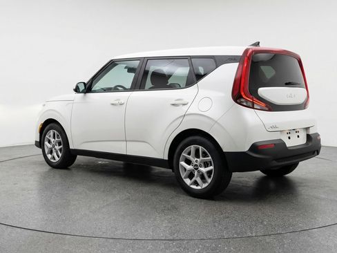 Used 2025 Kia Soul LX w/ LX Technology Package image 6