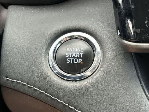 Used 2023 Toyota Highlander XLE image 11