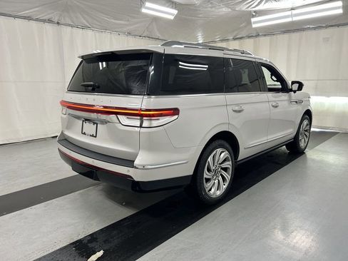 Used 2023 Lincoln Navigator Reserve AWD/4WD image 2