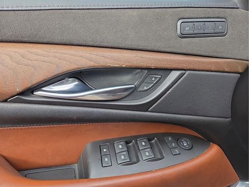 Used 2019 Cadillac Escalade Premium Luxury image 19