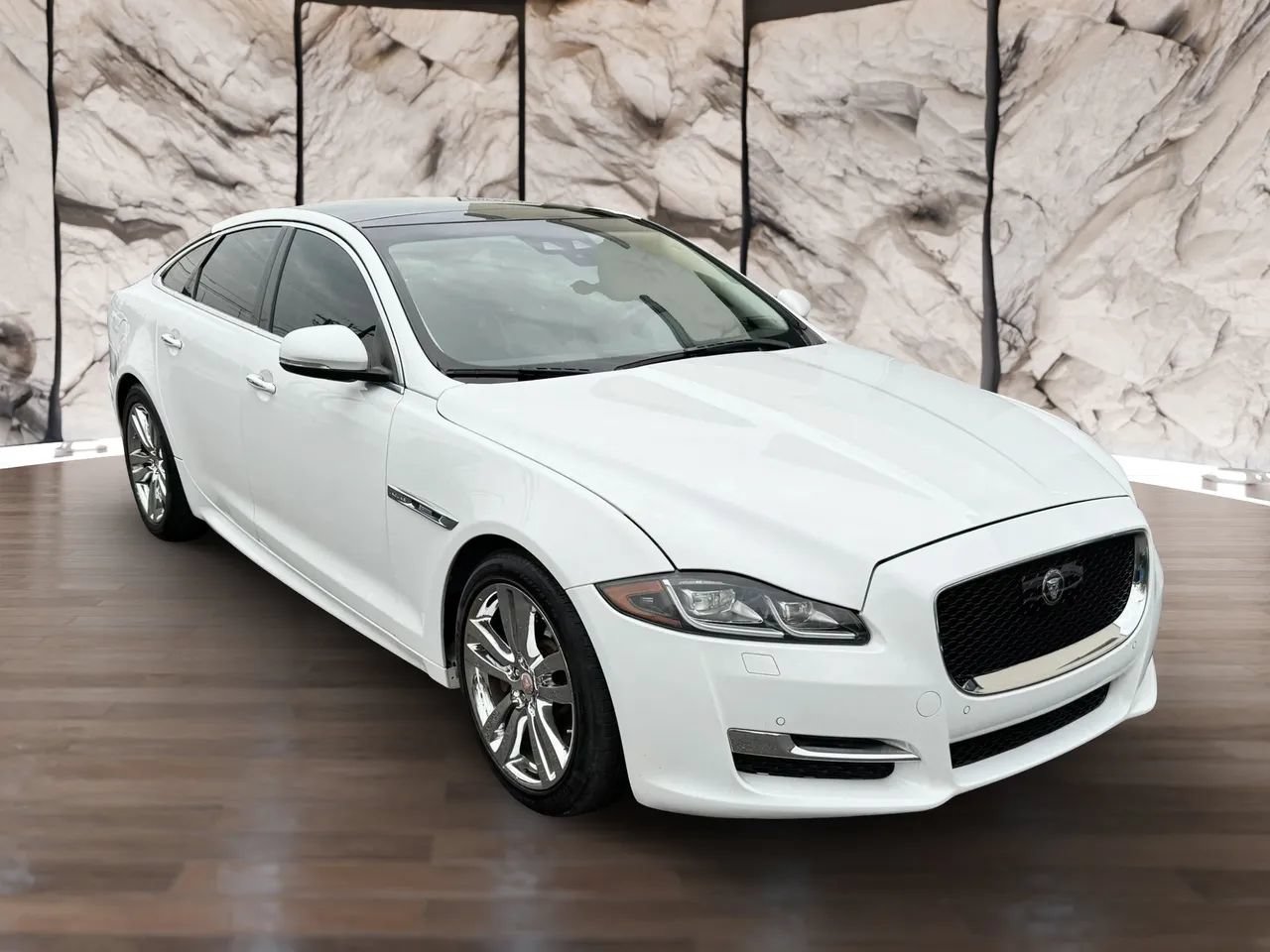 Used 2019 Jaguar XJ R-Sport RWD image 1