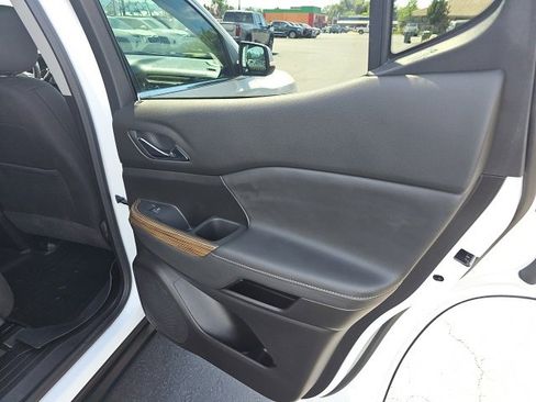 Used 2023 GMC Acadia SLE image 16