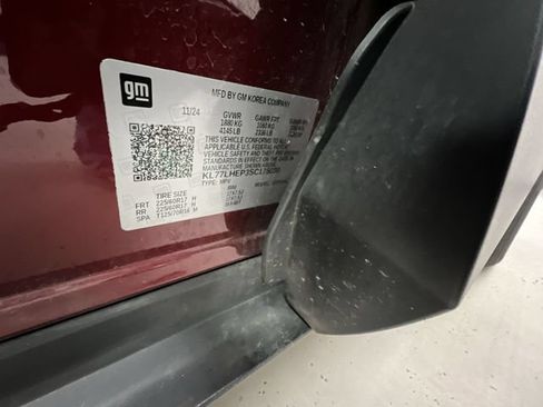 Used 2025 Chevrolet Trax LT FWD image 32