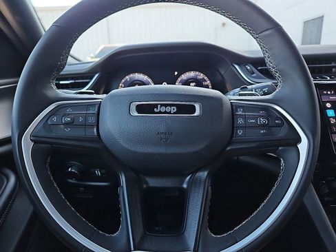 Used 2024 Jeep Grand Cherokee L Altitude image 30