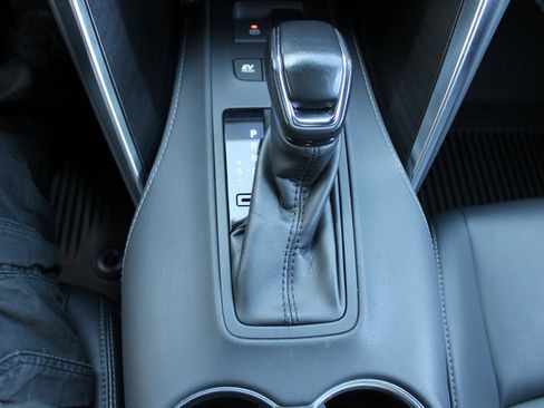 Used 2023 Toyota Venza XLE image 21