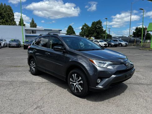 Used 2017 Toyota RAV4 LE AWD/4WD image 1