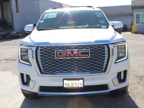 Used 2022 GMC Yukon XL Denali w/ Denali Premium Package AWD/4WD image 2
