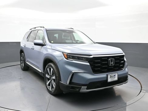 Used 2023 Honda Pilot Touring image 3