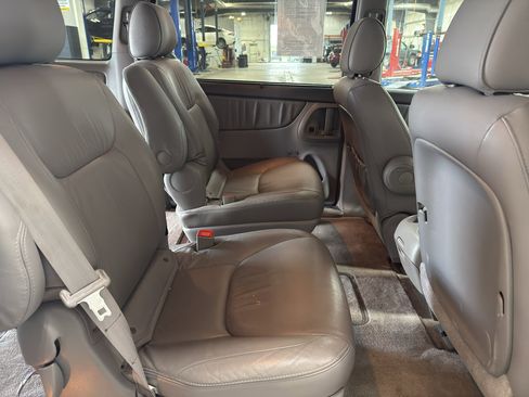 Used 2007 Toyota Sienna XLE FWD image 10