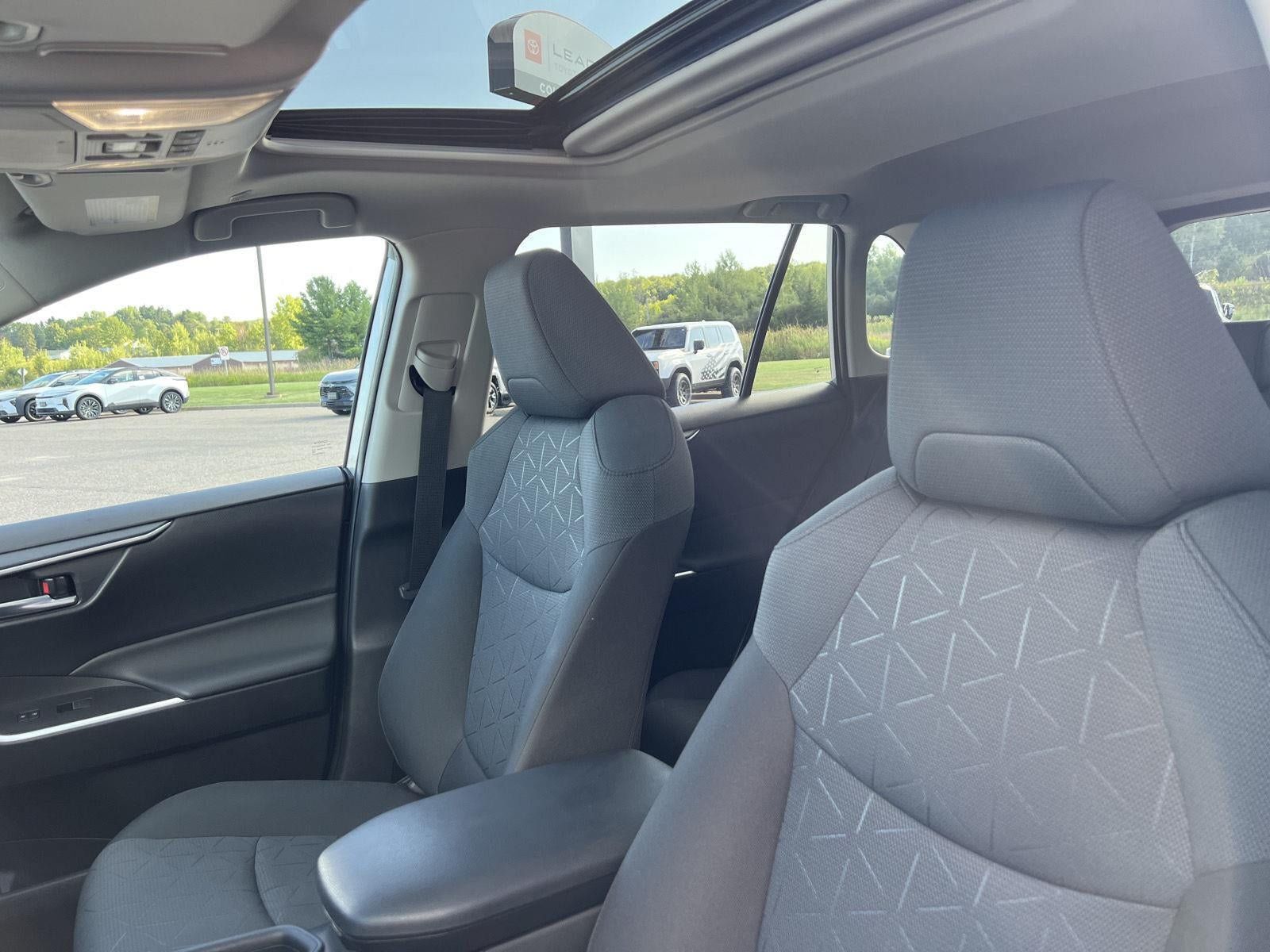 Used 2025 Toyota RAV4 XLE w/ Convenience Package AWD/4WD image 16